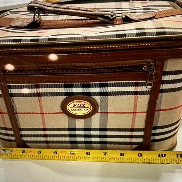 Burberry’s Look- Make Up Case (Not Authentic) - Picture 2 of 10